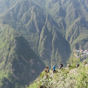 The mountains are so ridiculously vast that I couldn't take my eyes off it for 2 days. Tiger Leaping Gorge China drop