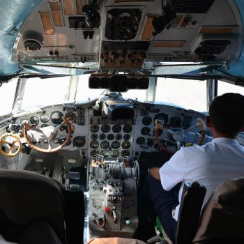 The cockpit of a Ilyushin Il-18 Soviet airplane on the Air Koryo fleet. <a href="https://www.facebook.com/dprk360/photos/a.247847015339134.1073741855.211159445674558/432502336873600/?type=3&theater" target="_blank">Original photo</a> Air Koryo cockpit